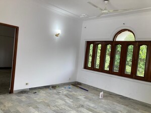 Room in 4 BHK Villa at Sainik Farm – for Sale