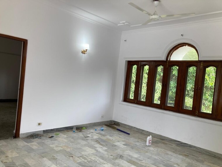 Room, sainik farm 4 Bedroom 10800 Sq.Ft. Villa In Sainik Farm Delhi 8735072