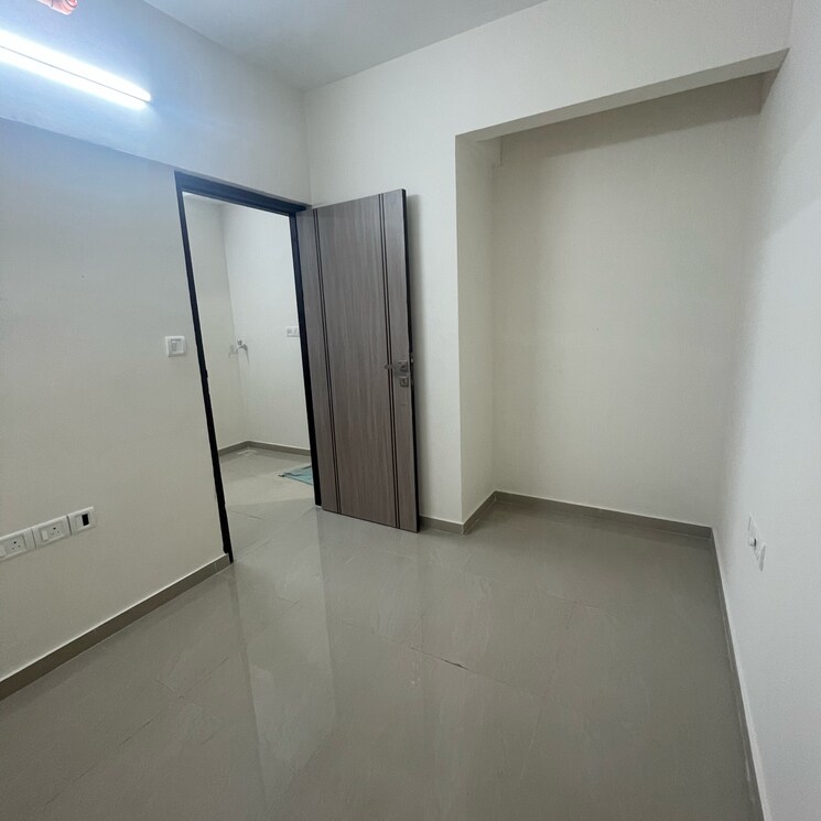 Room, goregaon east 1 Bedroom 320 Sq.Ft. Apartment In Goregaon East Mumbai 8735074