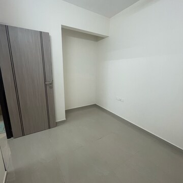 Room in 1 BHK Apartment at Goregaon East – for Rent