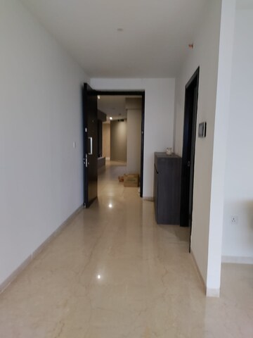 Room in 3 BHK Apartment at Oberoi Realty Esquire, Goregaon East – for Sale