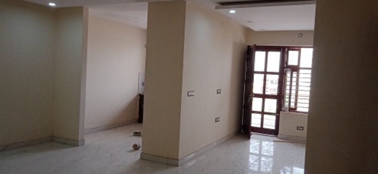 Room, sector 75 3 Bedroom 250 Sq.Yd. Builder Floor In Sector 75 Faridabad 8735229