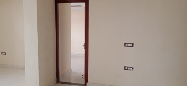 Room, sector 75 3 Bedroom 250 Sq.Yd. Builder Floor In Sector 75 Faridabad 8735229