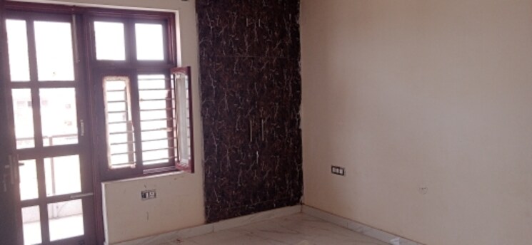 Room, sector 75 3 Bedroom 250 Sq.Yd. Builder Floor In Sector 75 Faridabad 8735229