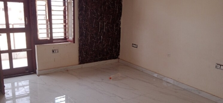 Room, sector 75 3 Bedroom 250 Sq.Yd. Builder Floor In Sector 75 Faridabad 8735229