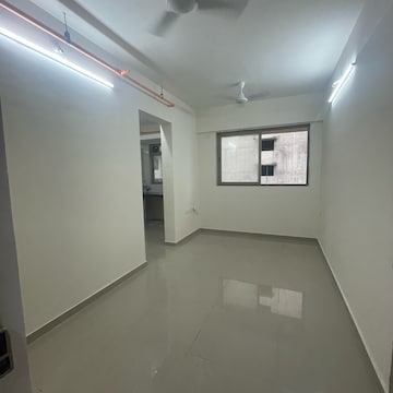 Room in 1 BHK Apartment at Goregaon East – for Rent
