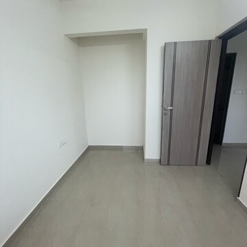 Room in 1 BHK Apartment at Goregaon East – for Rent