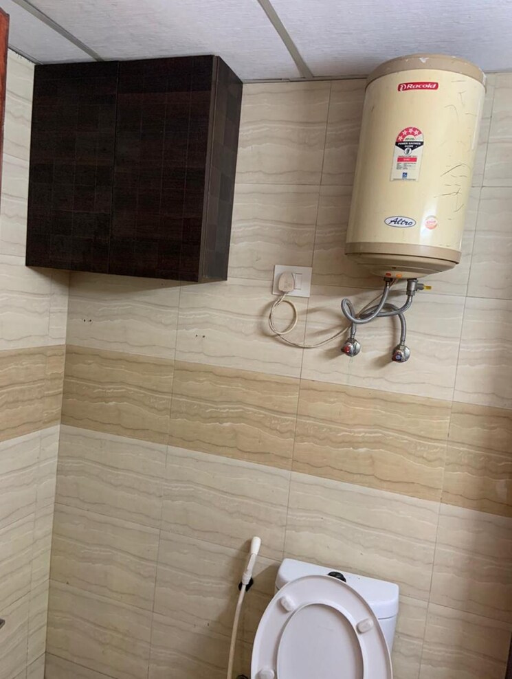 Bathroom, sector 22 5 Bedroom 250 Sq.Yd. Independent House In Sector 22 Gurgaon 8735627