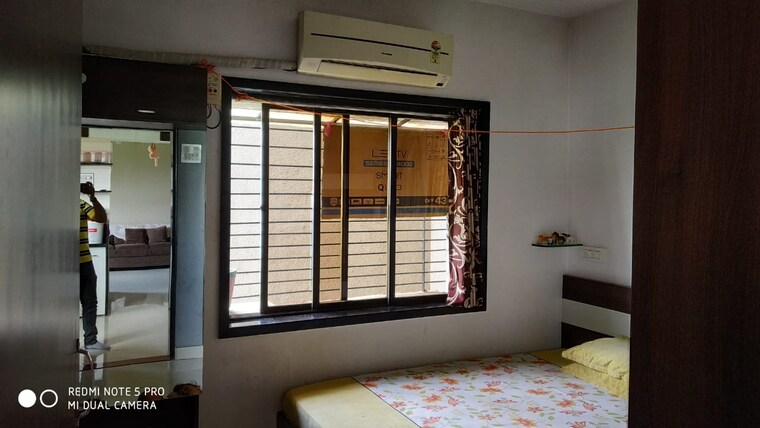 Room, vip road vesu 1.5 Bedroom 700 Sq.Ft. Apartment In Vip Road Vesu Surat 8735317