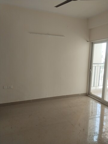 Room in 3 BHK Apartment at Amrapali Terrace Homes, Tech Zone 4 Greater Noida – for Rent