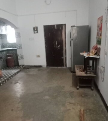 Room in 1 BHK Independent House at Aliganj – for Rent