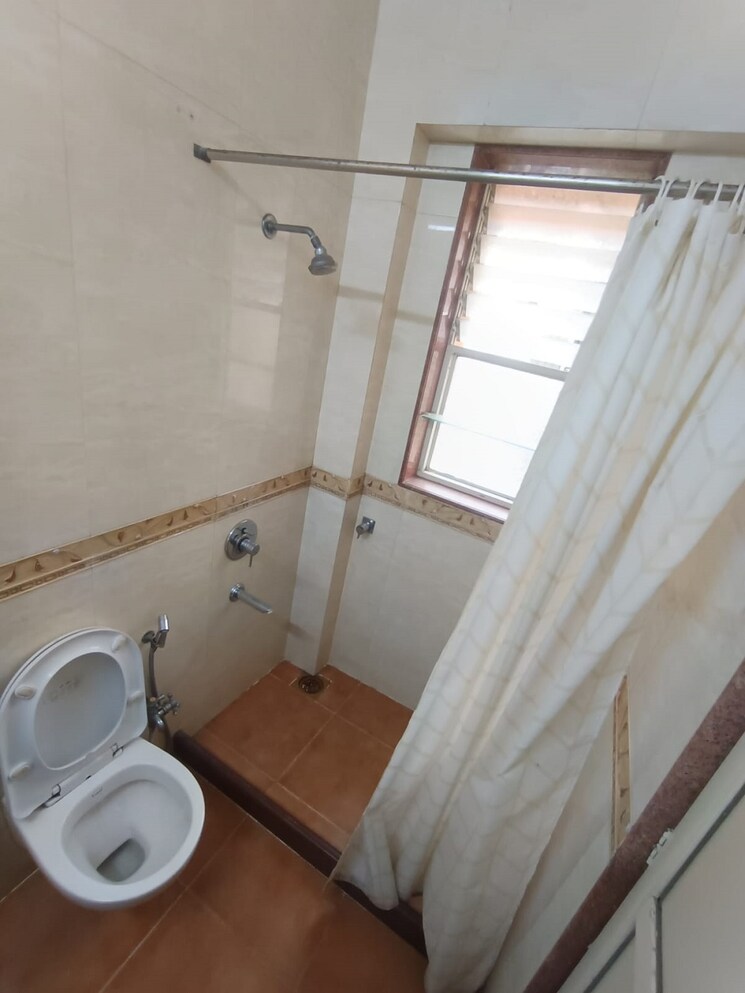 Bathroom, bandra west 3 Bedroom 1200 Sq.Ft. Apartment In Bandra West Mumbai 8735592