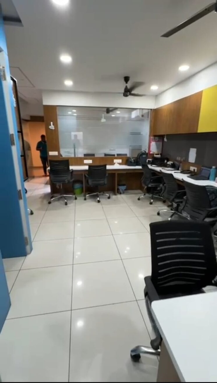 Team Area, shyamal Commercial Office Space 850 Sq.Ft. In Shyamal Ahmedabad 8735749