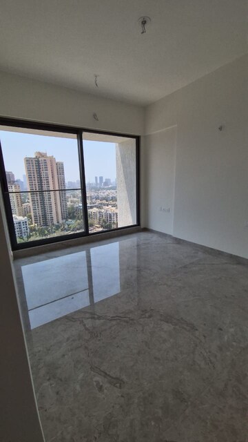Room in 2 BHK Apartment at Viceroy Savana, Kandivali East – for Rent