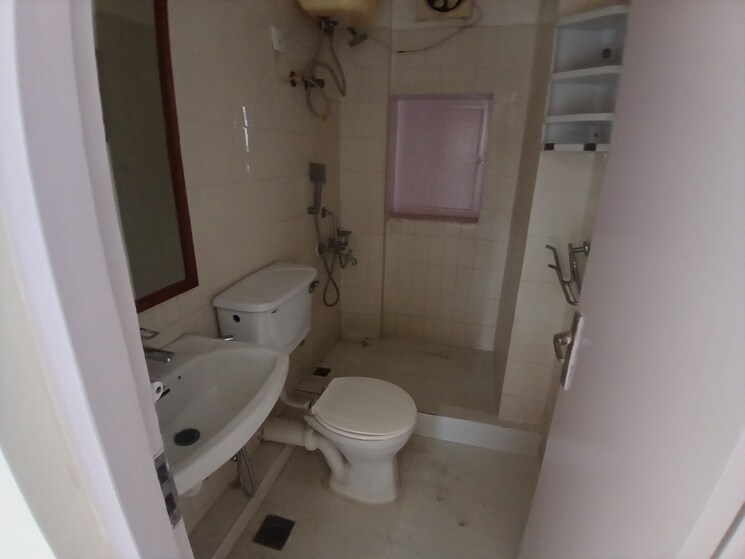 Bathroom, jmd-gardens 4 Bedroom 2315 Sq.Ft. Apartment In Sector 33 Gurgaon 8736357