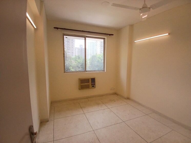 Room, jmd-gardens 4 Bedroom 2315 Sq.Ft. Apartment In Sector 33 Gurgaon 8736357