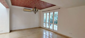 Room in 4 BHK Villa at White Acres Apartment, Whitefield – for Sale