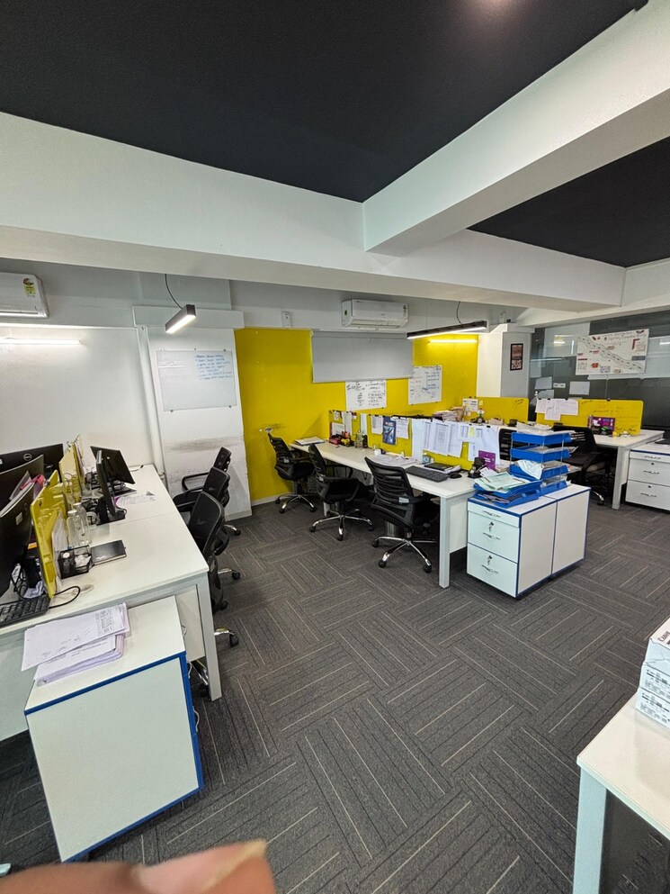 Team Area, thaltej Commercial Office Space 1850 Sq.Ft. In Thaltej Ahmedabad 8736258