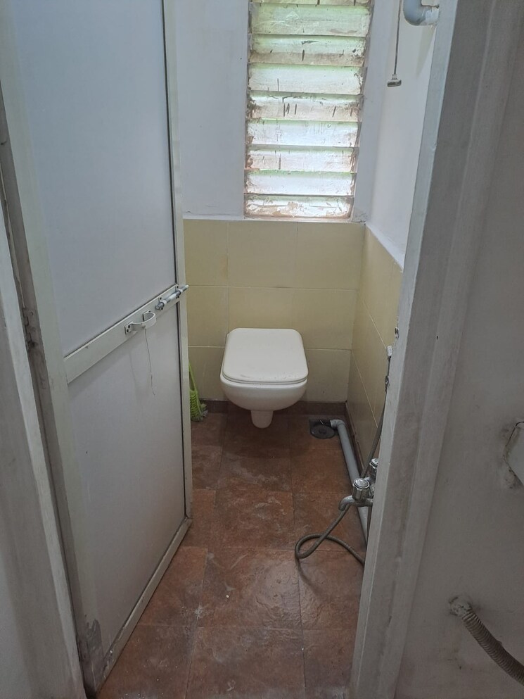 Bathroom, sher-e-punjab 1 Bedroom 450 Sq.Ft. Apartment In Andheri East Mumbai 8736418