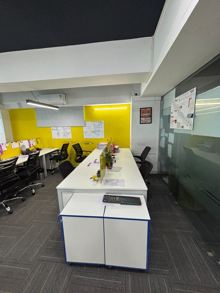 Team Area, thaltej Commercial Office Space 1850 Sq.Ft. In Thaltej Ahmedabad 8736258