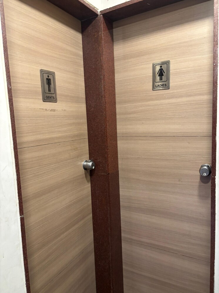 Other, thaltej Commercial Office Space 2266 Sq.Ft. In Thaltej Ahmedabad 8736866