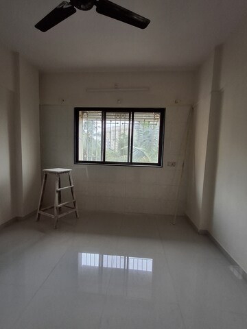 Room in 1 BHK Apartment at Gokul Garden CHS, Kandivali East – for Rent