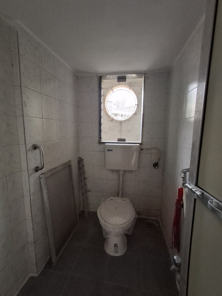 Bathroom, gokul-garden-chs 1 Bedroom 400 Sq.Ft. Apartment In Kandivali East Mumbai 8736908