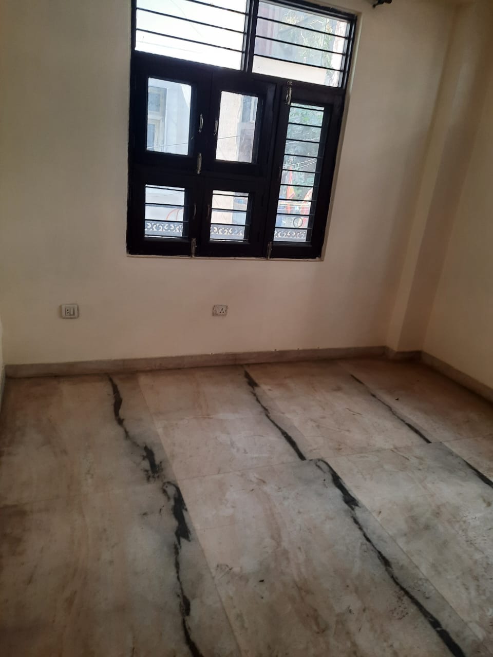 2 BHK Apartment For Sale in Sakher Bazar On James Lon