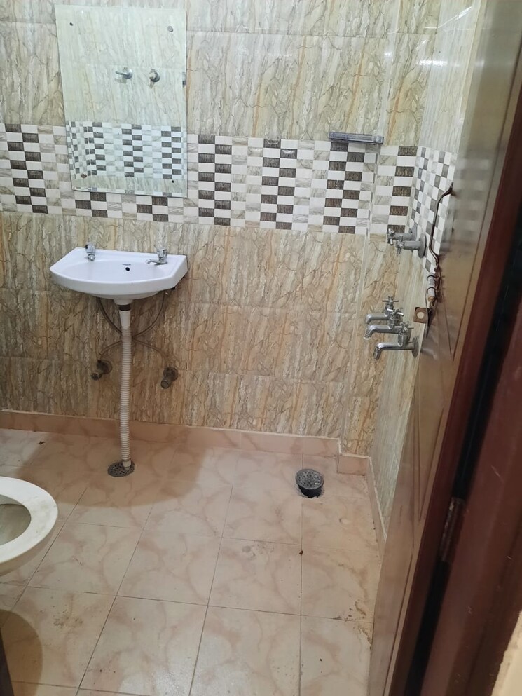 Bathroom, sakher bazar 2 Bedroom 780 Sq.Ft. Apartment In Sakher Bazar Kolkata 8737041