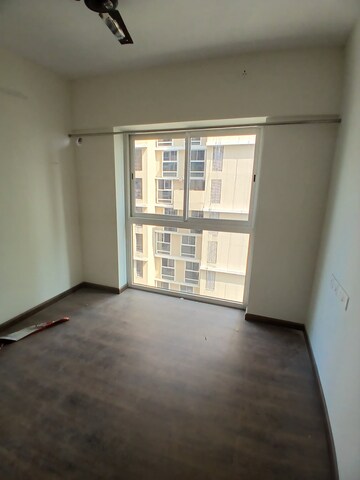 1.5 BHK Apartment For Rent in Shapoorji Pallonji Siennaa, Kandivali East