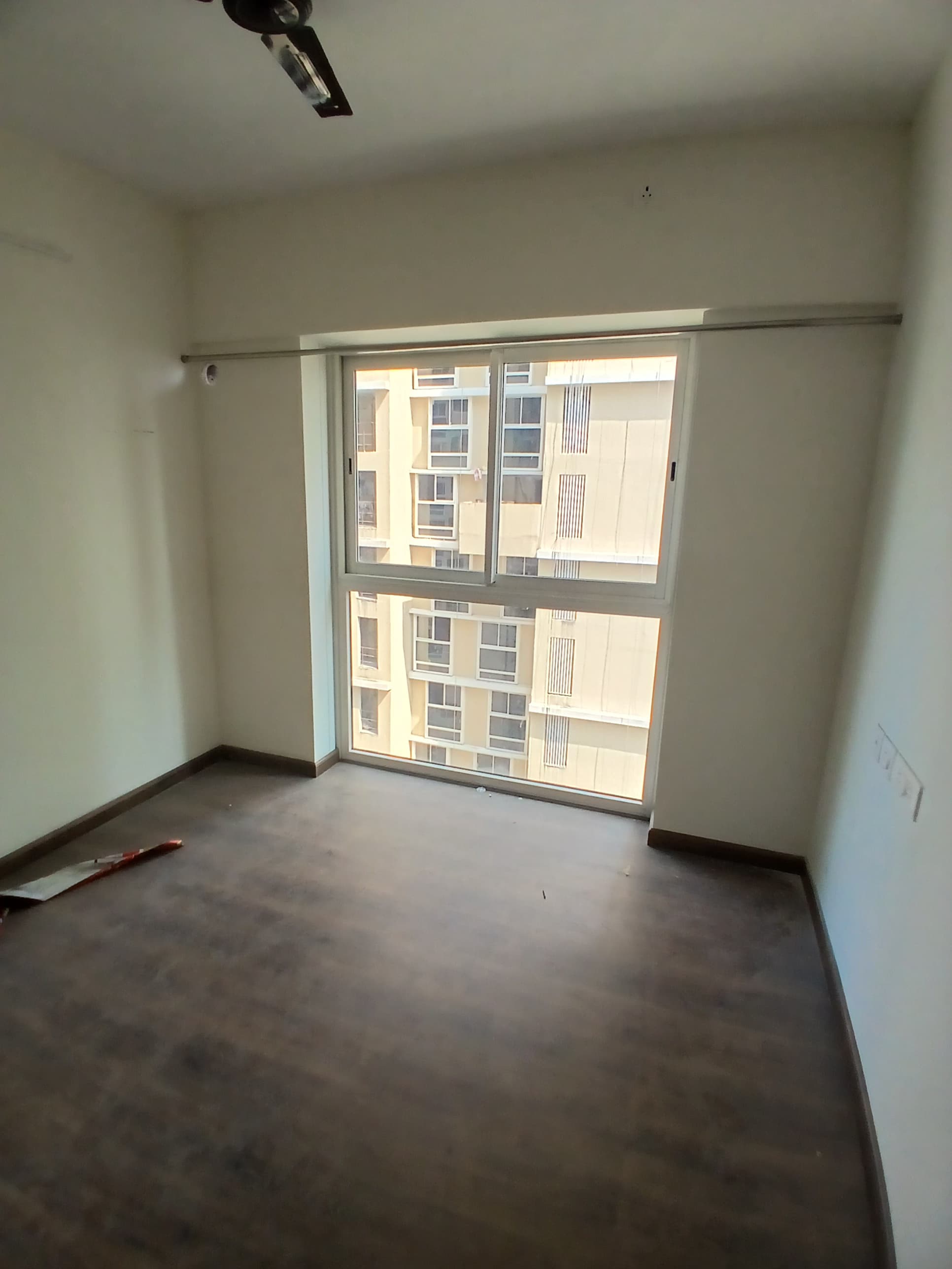 1.5 BHK + Pooja Room Apartment For Sale in Shapoorji Pallonji Siennaa