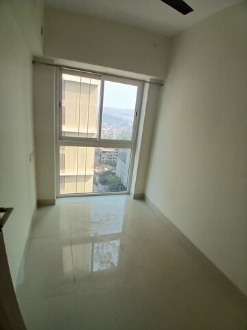 Room in 1.5 BHK Apartment at Shapoorji Pallonji Siennaa, Kandivali East – for Sale