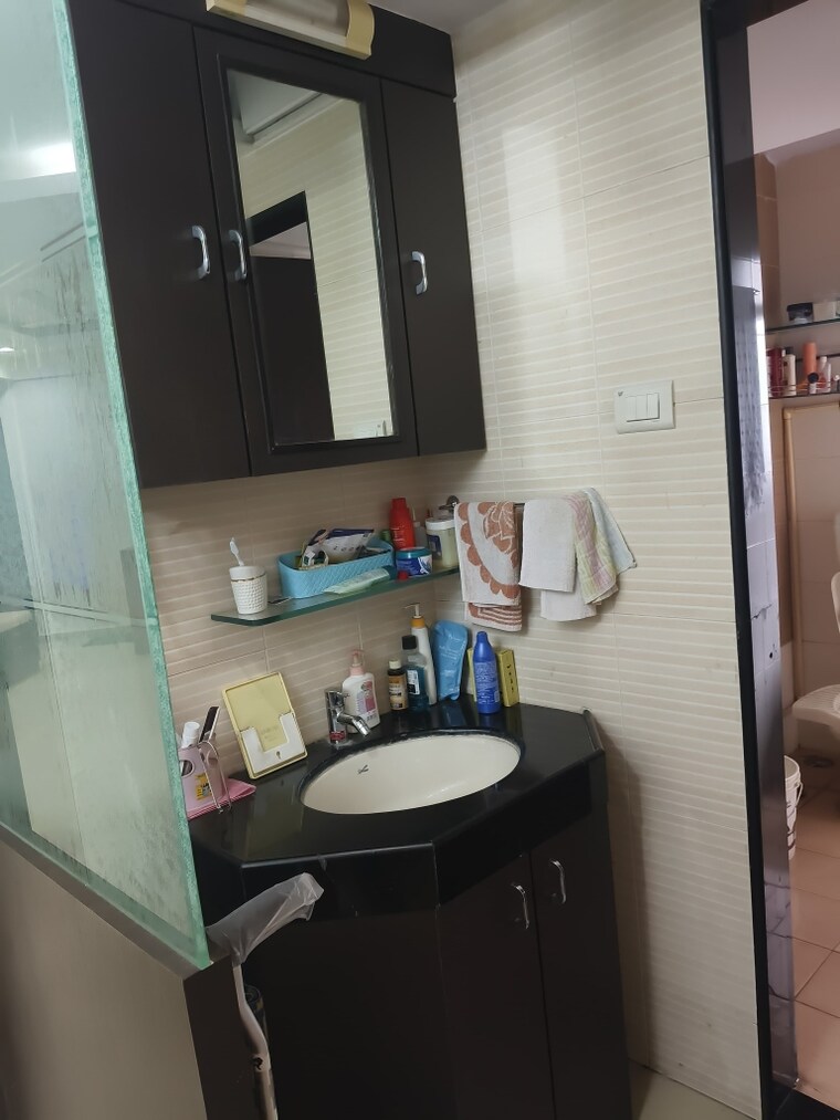 Master Bedroom, nirmal-city-of-joy-chs-ltd 3 Bedroom 960 Sq.Ft. Apartment In Mulund West Mumbai 8737249