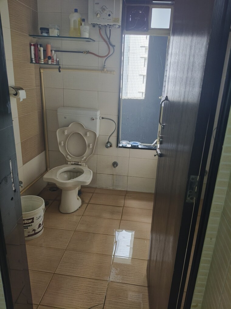 Bathroom, nirmal-city-of-joy-chs-ltd 3 Bedroom 960 Sq.Ft. Apartment In Mulund West Mumbai 8737249
