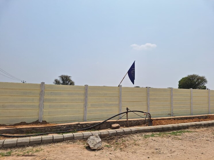 undefined, sector 28  300 Sq.Yd. Plot In Sector 28 Noida 8737360