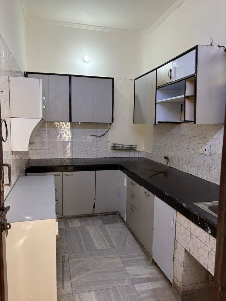 Kitchen, sector 9 5 Bedroom 250 Sq.Yd. Independent House In Sector 9 Faridabad 8737315