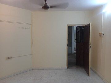 Room in 1 BHK Apartment at Greenfields CHS, Andheri West – for Rent