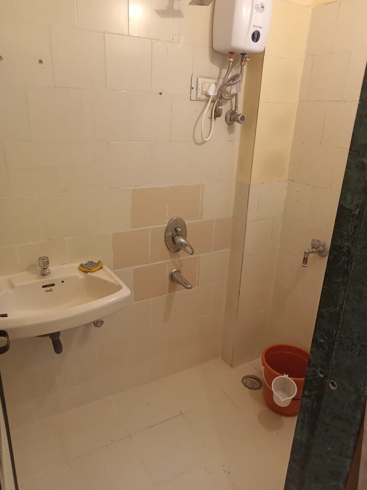 Bathroom, greenfields-chs 1 Bedroom 452 Sq.Ft. Apartment In Andheri West Mumbai 8737379