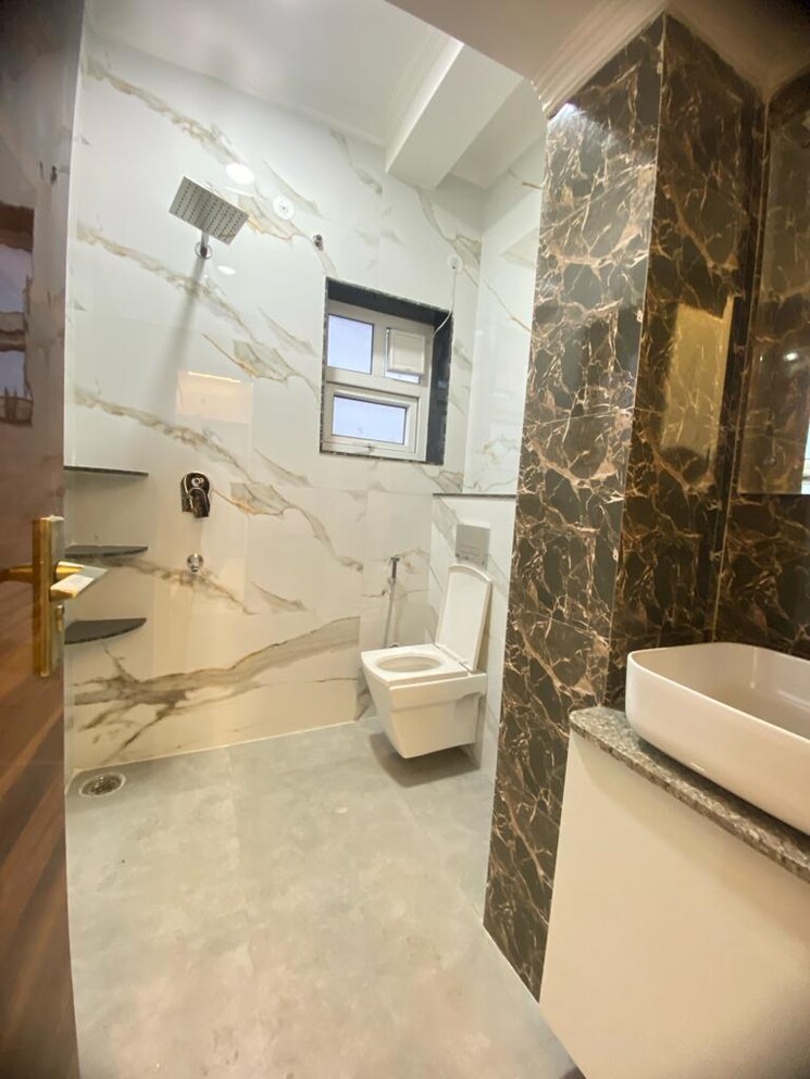 Bathroom, sector 23 dwarka 3 Bedroom 900 Sq.Ft. Builder Floor In Sector 23 Dwarka Delhi 8737684