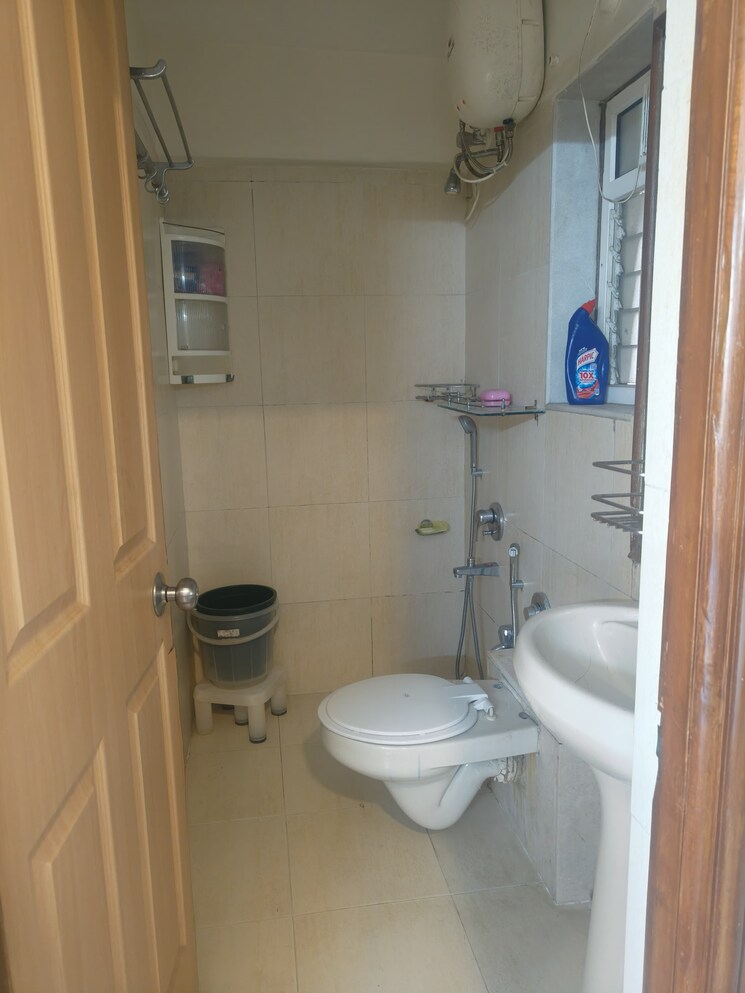 Bathroom, v-v-a-vision-avarsekar-heights 3 Bedroom 1200 Sq.Ft. Apartment In Worli Mumbai 8737589