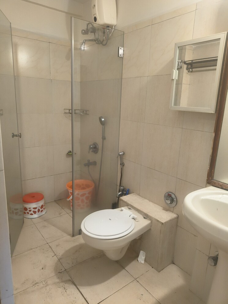 Bathroom, v-v-a-vision-avarsekar-heights 3 Bedroom 1200 Sq.Ft. Apartment In Worli Mumbai 8737589
