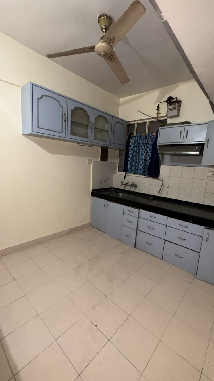 Kitchen, camp 1 Bedroom 550 Sq.Ft. Apartment In Camp Pune 8737922