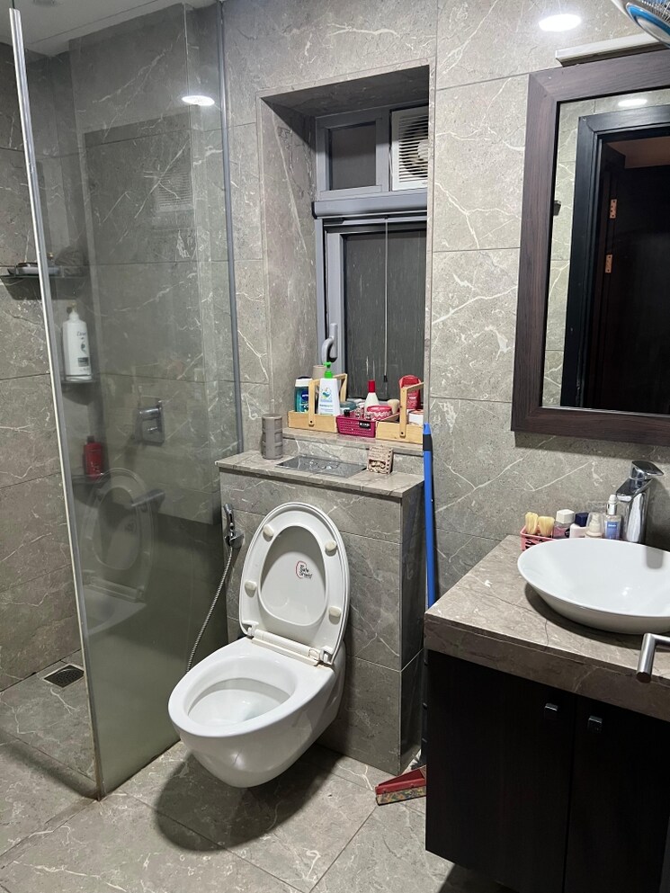 Bathroom, oberoi-realty-esquire 3 Bedroom 1366 Sq.Ft. Apartment In Goregaon East Mumbai 8737930