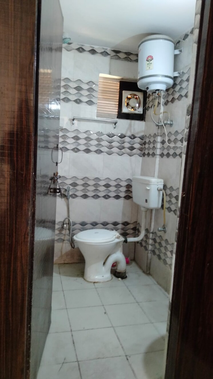 Bathroom, pioneer-park-phase-1 1 RK 300 Sq.Ft. Apartment In Sector 61 Gurgaon 8738194
