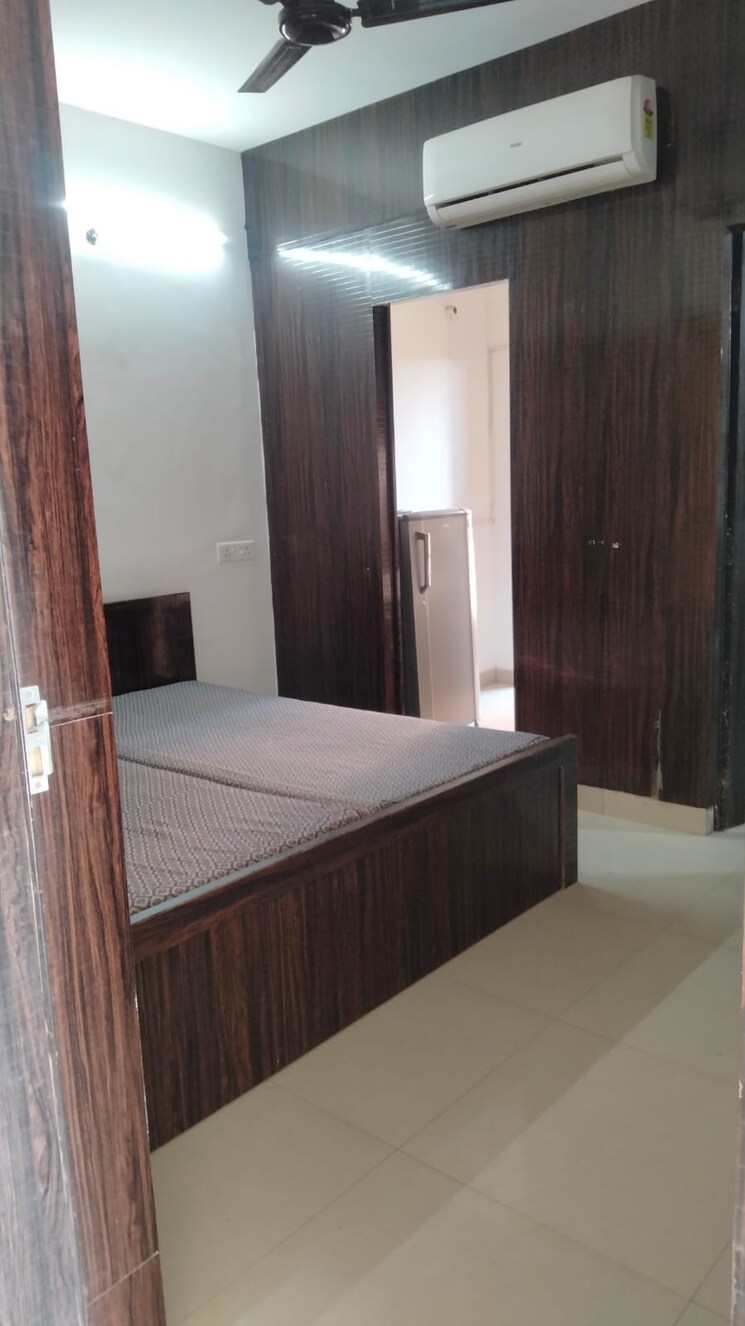 Bedroom, pioneer-park-phase-1 1 RK 300 Sq.Ft. Apartment In Sector 61 Gurgaon 8738194