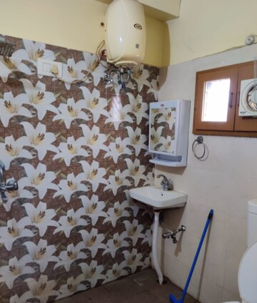 Bathroom in 1 BHK Villa at Aliganj – for Rent