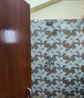 Furnished Amenities in 1 BHK Villa at Aliganj – for Rent