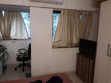Team Area in 2 BHK Apartment at Ram Bhuvan Apartment, Khar West – for Sale