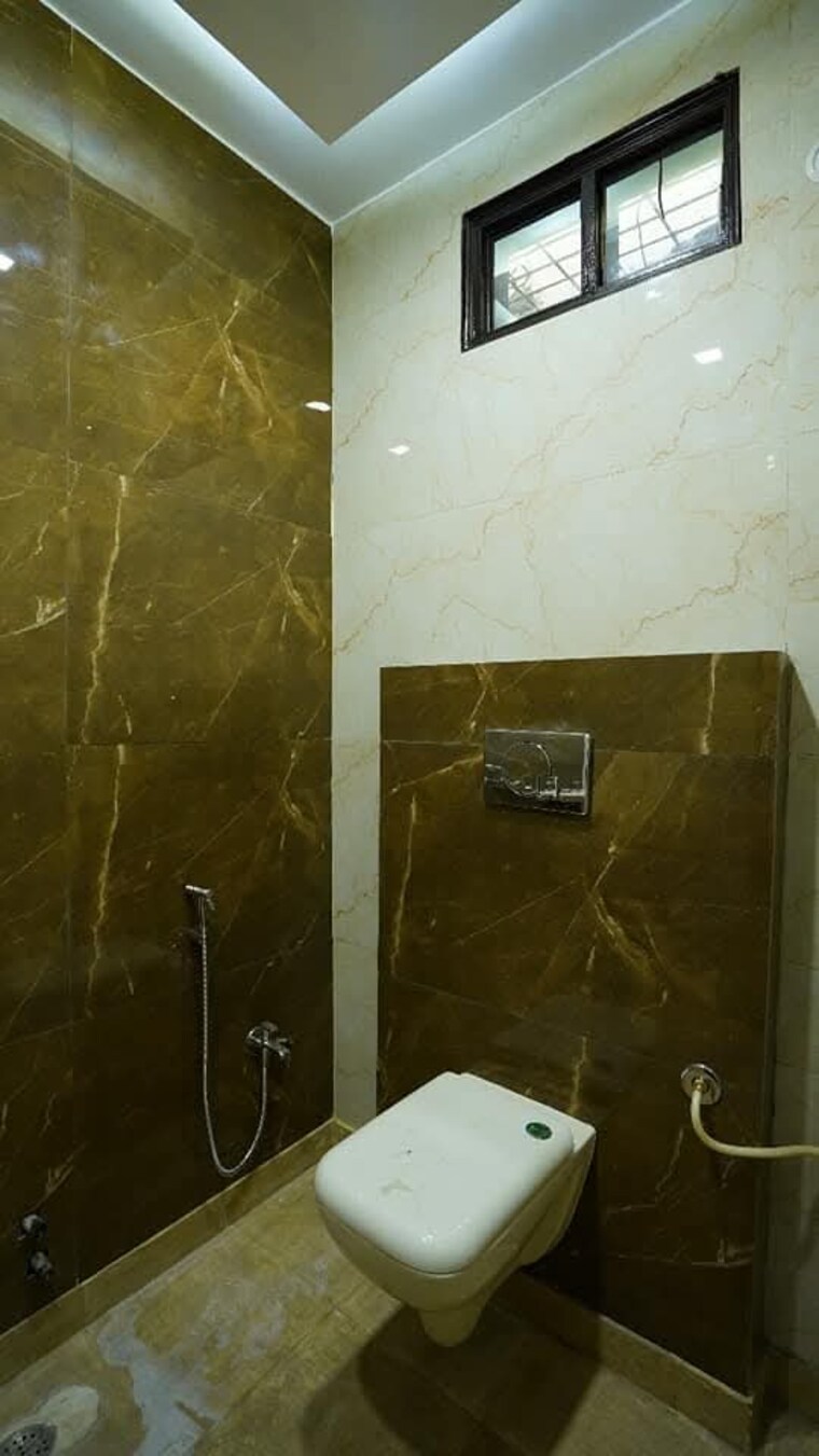 Bathroom, sa-homes-i 3.5 Bedroom 915 Sq.Ft. Builder Floor In Uttam Nagar Delhi 8738306