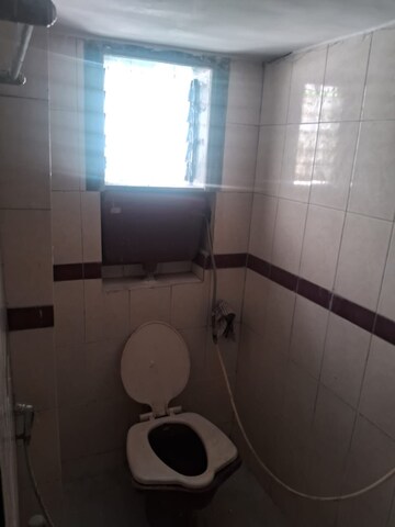 Bathroom in 1.5 BHK Apartment at Prabhadevi – for Rent